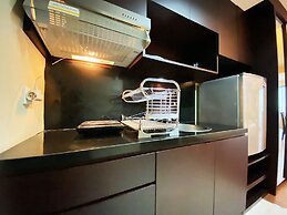 Fancy And Nice Studio At El Royale Apartment