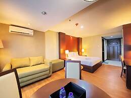 Fancy And Nice Studio At El Royale Apartment