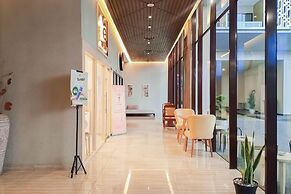 Fancy And Nice 1Br At Patraland Amarta Apartment