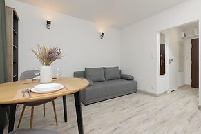 Apartment Warsaw 1 Sierpnia by Renters