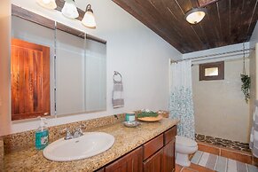 Gecko Getaway 2 Bedroom Condo by RedAwning