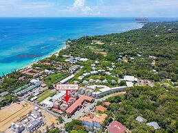 Gecko Getaway 2 Bedroom Condo by RedAwning