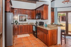 Gecko Getaway 2 Bedroom Condo by RedAwning