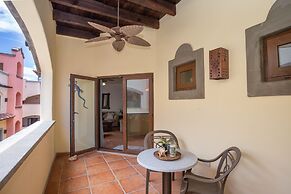 Gecko Getaway 2 Bedroom Condo by RedAwning