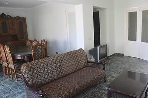 Spacious 5-bed House in Alamein With Large Garden