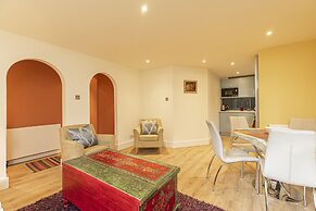 JOIVY Stylish 2 Bed Flat In Notting Hill