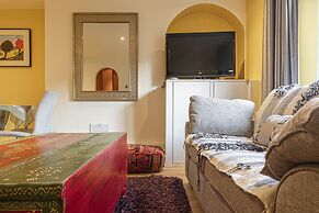JOIVY Stylish 2 Bed Flat In Notting Hill
