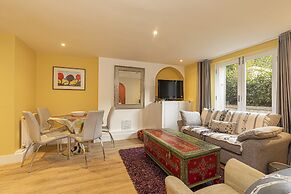 JOIVY Stylish 2 Bed Flat In Notting Hill