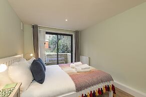 JOIVY Stylish 2 Bed Flat In Notting Hill