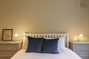 JOIVY Stylish 2 Bed Flat In Notting Hill