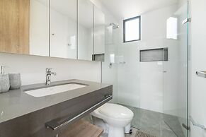 Apartment Go Living & Suites by HOUSY HOST