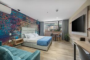 Apartment Go Living & Suites by HOUSY HOST