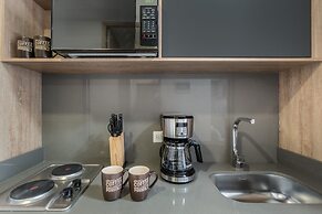 Apartment Go Living & Suites by HOUSY HOST