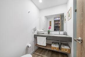 Apartment Go Living & Suites by HOUSY HOST