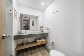 Apartment Go Living & Suites by HOUSY HOST