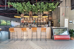 Apartment Go Living & Suites by HOUSY HOST