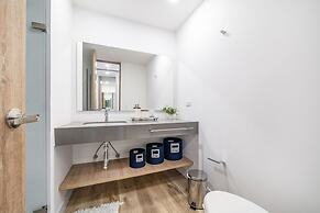 Apartment Go Living & Suites by HOUSY HOST