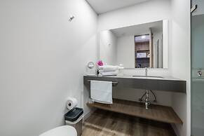 Apartment Go Living & Suites by HOUSY HOST