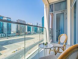 Monty - Charming Tropical Apartment Minutes To Dubai Mall