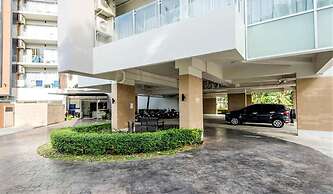 Chic Condo apartment by Lofty