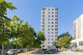 Belgradzka Apartment Warsaw by Renters