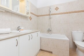 Belgradzka Apartment Warsaw by Renters