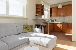 Belgradzka Apartment Warsaw by Renters