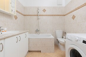 Belgradzka Apartment Warsaw by Renters