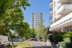 Belgradzka Apartment Warsaw by Renters