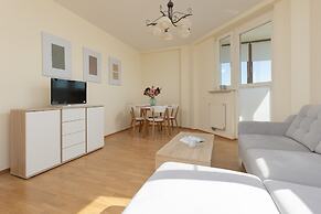 Belgradzka Apartment Warsaw by Renters