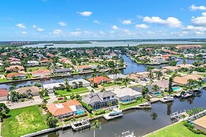 Woodbine Ct. 1870, Marco Island Vacation Rental 5 Bedroom Home by Reda