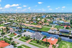 Woodbine Ct. 1870, Marco Island Vacation Rental 5 Bedroom Home by Reda