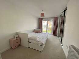 Beautiful 4 Bedroom 3 Beds House in Glasgow