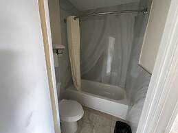 Executive Inn & Suites