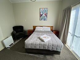 Airport Westney Lodge