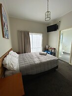 Airport Westney Lodge