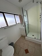 Airport Westney Lodge