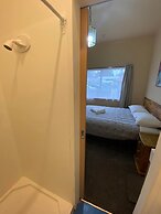 Airport Westney Lodge