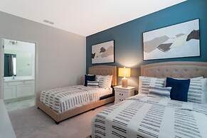 Large Themed Bedroom Home Near Disney
