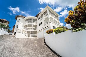 Skyline Suites, Queen, Ocean Views 1 Bedroom Condo by RedAwning