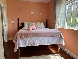 Skyline Suites, Queen, Ocean Views 1 Bedroom Condo by RedAwning