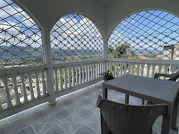 Skyline Suites, Queen, Ocean Views 1 Bedroom Condo by RedAwning