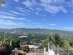 Skyline Suites, Breathtaking Mountains & City View 1 Bedroom Apts by R