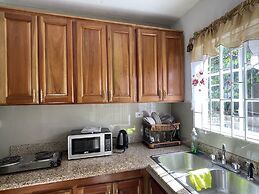 Skyline Suites, Breathtaking Mountains & City View 1 Bedroom Apts by R