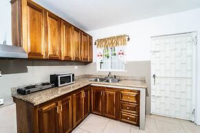 Skyline Suites, Breathtaking Mountains & City View 1 Bedroom Apts by R