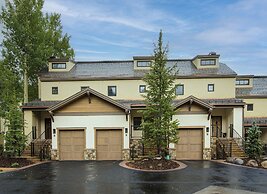 Meadows J3 4 Bedroom Townhouse by RedAwning