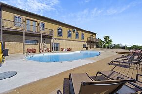 Luxury Penthouse Near Silver Dollar City