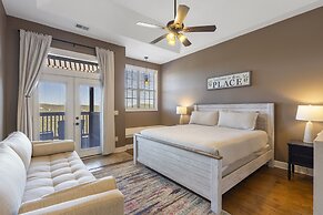 Luxury Penthouse Near Silver Dollar City