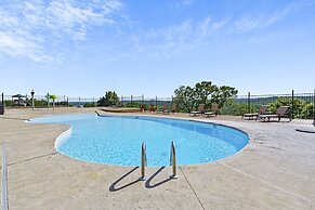 Luxury Penthouse Near Silver Dollar City