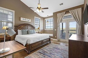 Luxury Penthouse Near Silver Dollar City